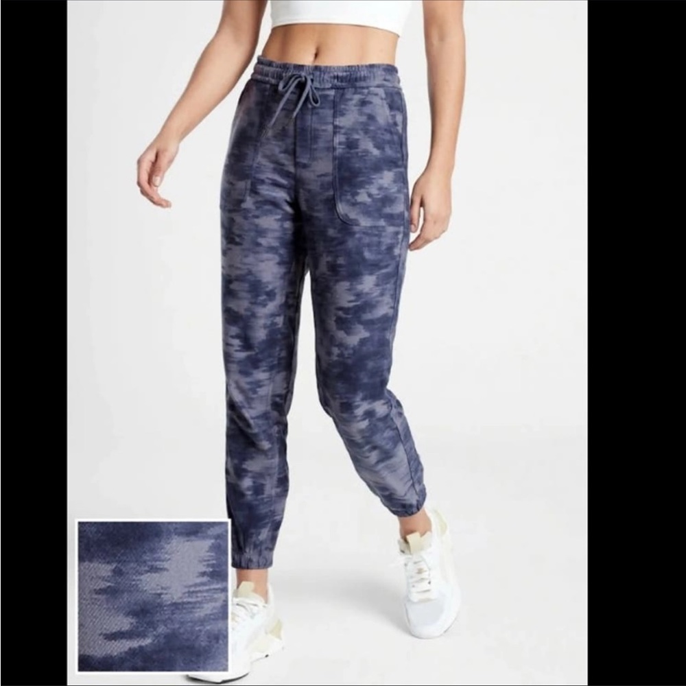 (6) Athleta Farallon Printed Jogger Pants Blue Tie-Dye Small Navy Sweatpants